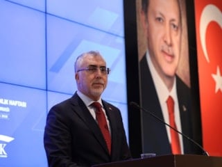 Vedat Işıkhan: Türkiye dünyanın en kapsayıcı sağlık sigorta sistemlerinden birine sahip