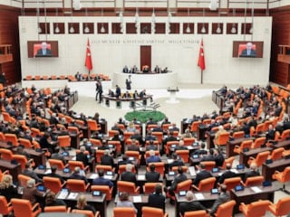 TBMM'de kabul edildi: Yurt dışındaki kazancını Türkiye'ye getirene 20 yıl vergi yok