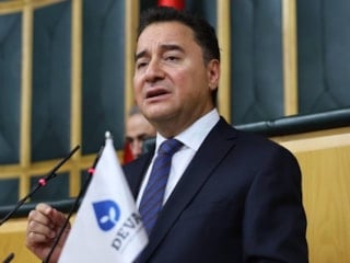 Ali Babacan'dan CHP'ye rozet eleştirisi