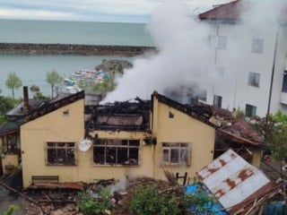 Trabzon'da gece yarısı yangın: 2,5 ton fındık kül oldu
