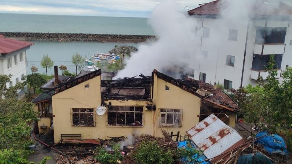Trabzon'da gece yarısı yangın: 2,5 ton fındık kül oldu