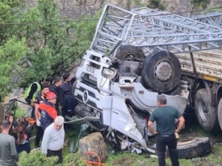 Şırnak'ta şarampole yuvarlanan kamyonun şoförü öldü