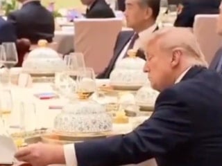 Donald Trump, Şi Cinping'in not defterini karıştırdı
