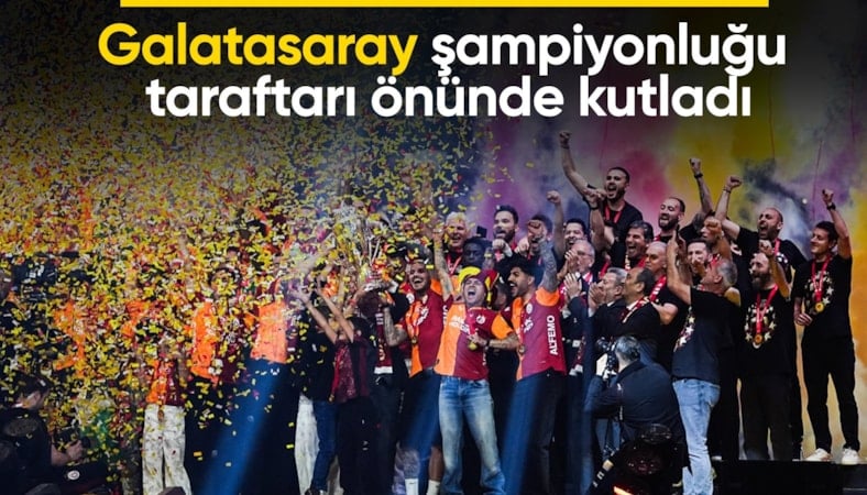 Galatasaray, 26. şampiyonluğunu taraftarıyla kutladı