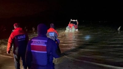 Kayseri’deki Tekir Gölü’nde mahsur kalan 3 kişi kurtarıldı