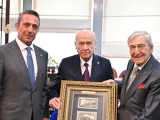 Koç ailesinin Bahçeli'ye hediyesi: Bozkurtlu 5 Türk Lirası banknotu