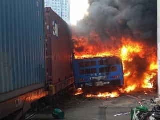 Tayland’da yük treni, yolcu otobüsüne çarptı: 8 ölü