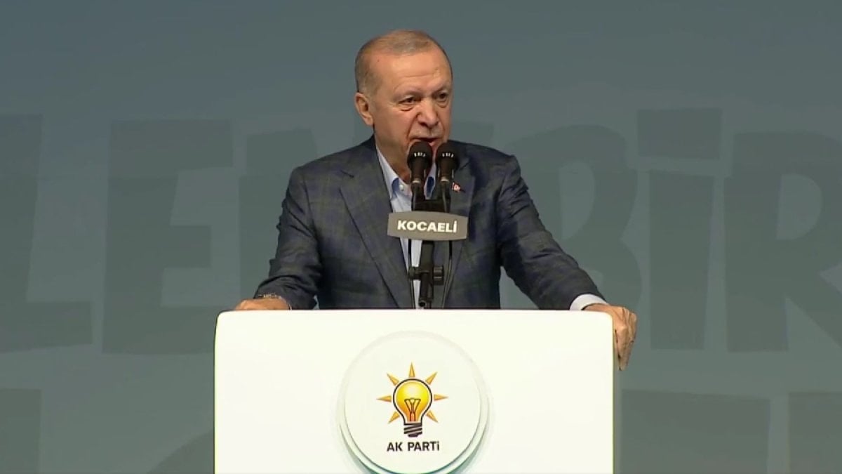 Cumhurbaşkanı Erdoğan, Bir Gençlik Şöleni'nde gençlere hitap ediyor