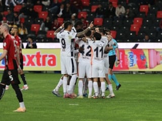 Gaziantep FK'yi deviren Başakşehir, Avrupa için beklemeye geçti