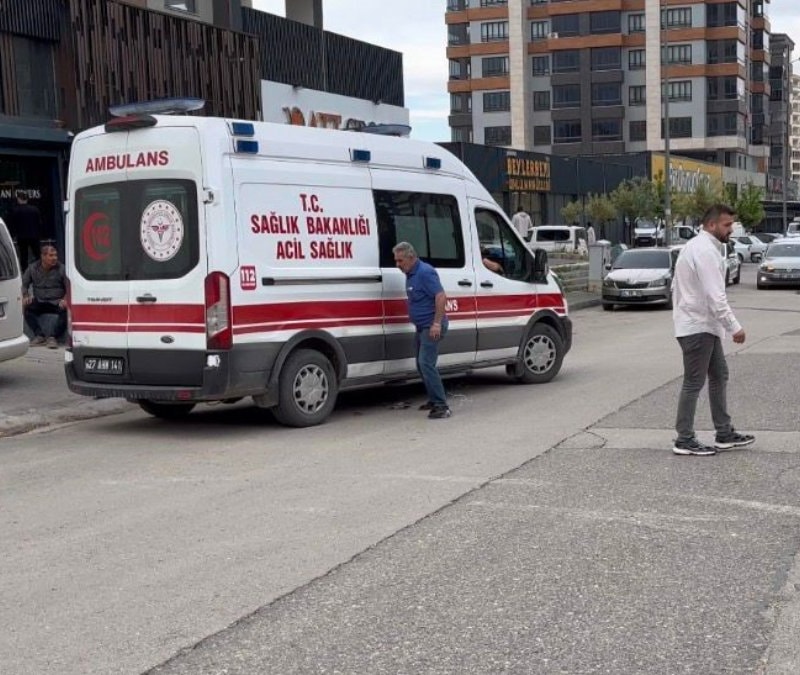 Gaziantep'te cam silerken 8. kattan düşen genç kız can verdi