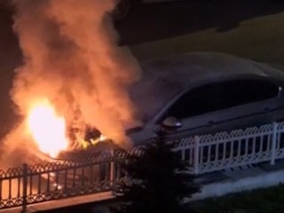 Karabük'te park halindeki otomobilde çıkan yangın söndürüldü