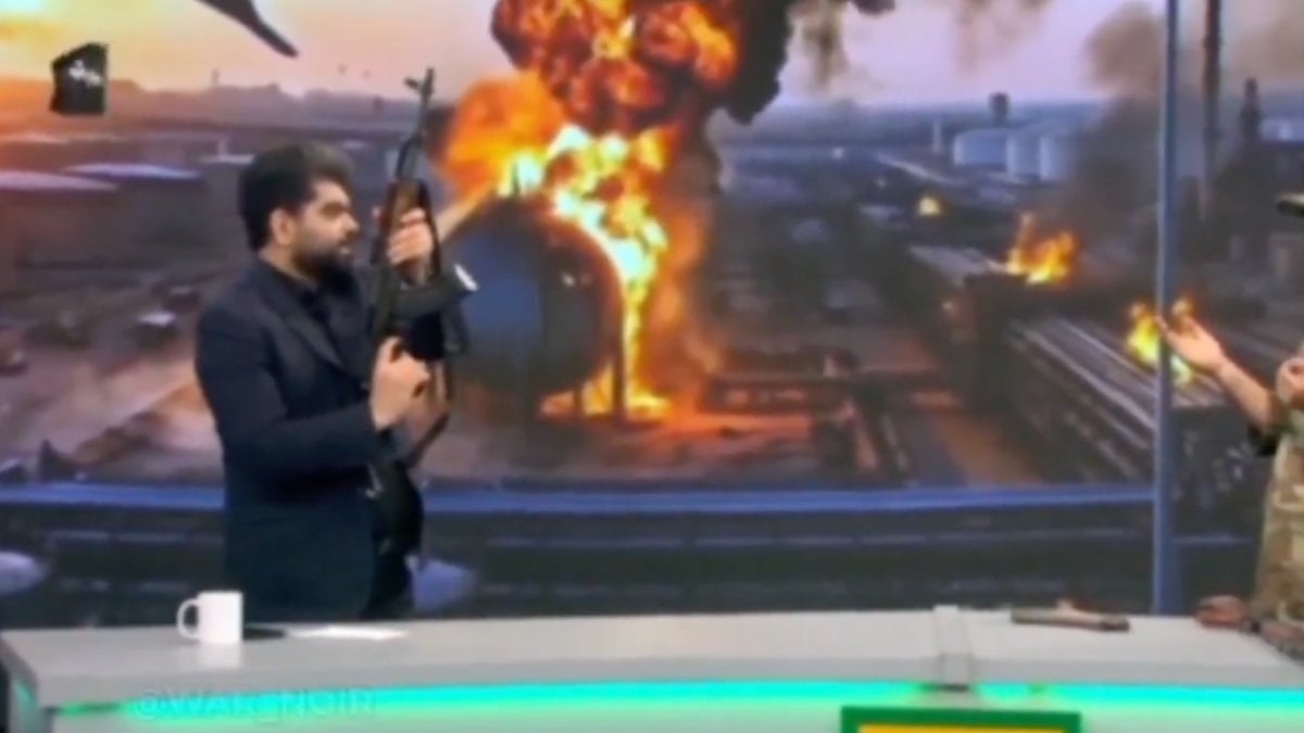 İran televizyonlarında silah kullanımını anlattılar
