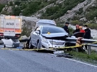 Hakkari’de düğün dönüşü kaza: 1 ölü, 3 yaralı