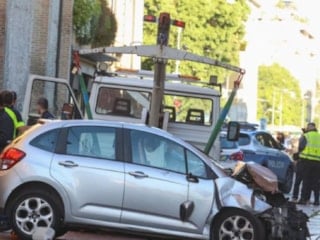 İtalya'da otomobil yayaların arasına girdi: 8 yaralı