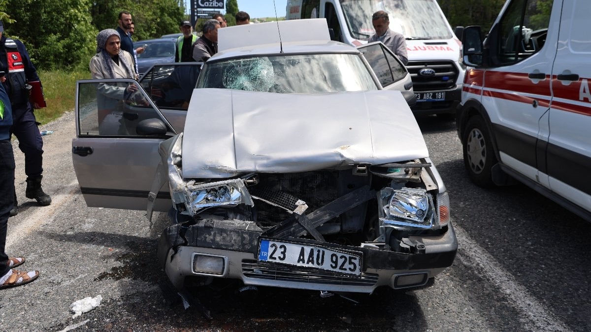 Elazığ'da trafik kazası: 2'si çocuk 5 yaralı