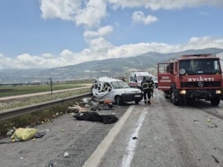 Gaziantep'te tırın hafif ticari araca arkadan çarpması sonucu 2 kişi hayatını kaybetti