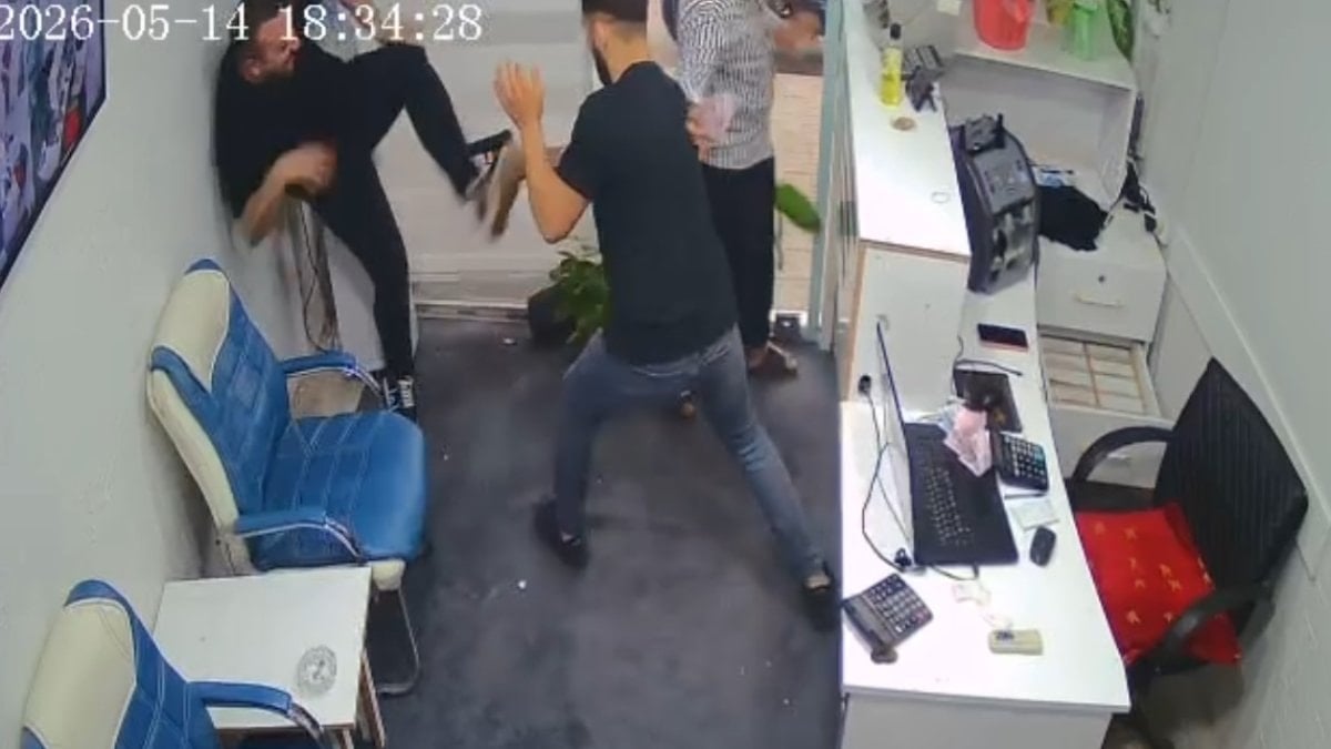 Hatay'da döviz bürosuna silahlı saldırı: Görüntüler ortaya çıktı