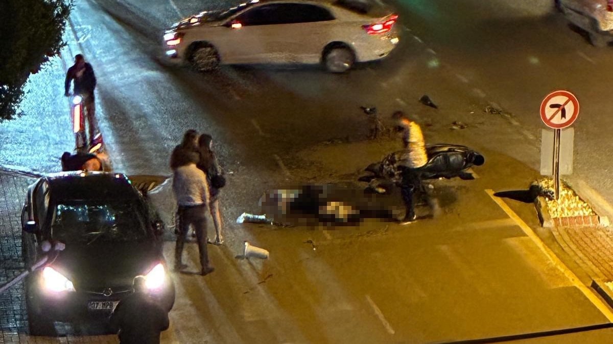 Antalya'da otomobil ile motosiklet çarpıştı: 2 yaralı