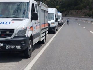 Sivas'ta otomobil takla attı, bir kişi kayboldu