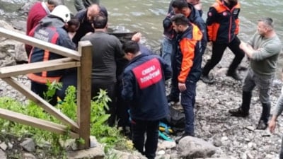 Ordu'da şelale göletine giren çocuk can verdi