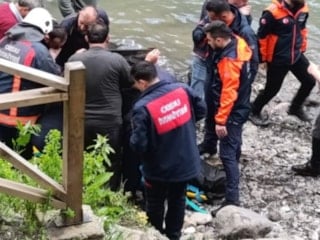 Ordu'da şelale göletine giren çocuk can verdi