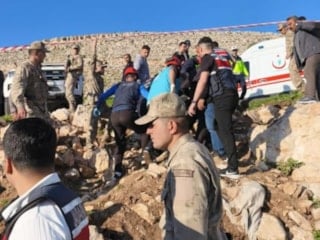 Siirt'te traktör devrildi: 2 kuzen öldü
