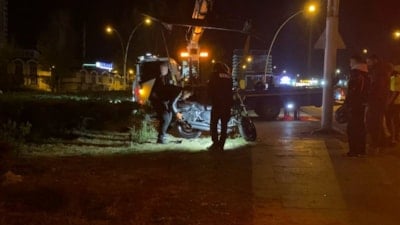 Ankara'da direğe çarpan motosikletin sürücüsü öldü