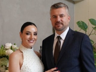 Şarkıcı Sevcan Orhan ile Buca Belediye Başkanı Görkem Duman nişanlandı