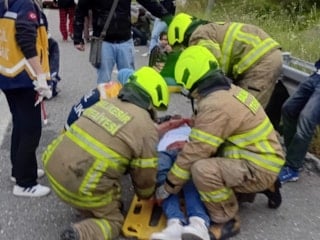 Balıkesir'de yolcu otobüsü refüje çarpıp devrildi: 36 yaralı