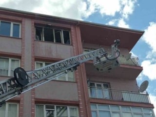 Eskişehir’de yangından sürünerek kaçmaya çalışan kadın, hayatını kaybetti