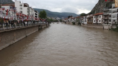 Amasya'da taşkın alarmı verildi: Okullar tatil