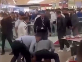 Ankara'da AVM'de bıçaklı kavgada 2 kişi yaralandı
