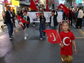 Yurtta 19 Mayıs etkinlikleri kapsamında fener alayı düzenlendi