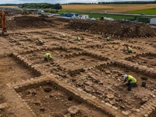 Otoyol inşaatı yaparken 2 bin 200 yıllık altın hazinesi buldular