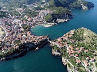 Bartın'ın 6 bin 600 nüfuslu Amasra ilçesine bayramda 500 bin turist bekleniyor