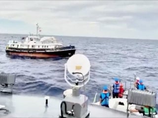 Sumud Filosu'nda arızalanan tekneye Türk Sahil Güvenliği'nden yardım eli
