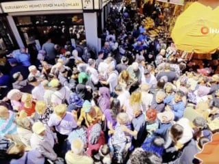 İstanbul Eminönü'nde tatil yoğunluğu