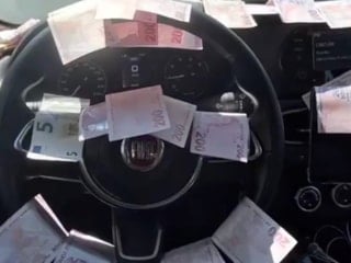 Bir taksici günlük kazancını paylaştı