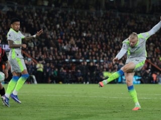 Manchester City berabere kaldı: Arsenal 22 yıl sonra şampiyonluğa ulaştı