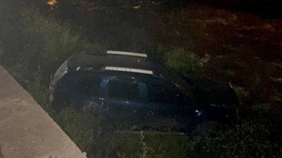 Bursa'da kaza sonrası dereye uçan aracın sürücüsü kaçtı