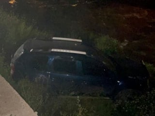 Bursa'da kaza sonrası dereye uçan aracın sürücüsü kaçtı