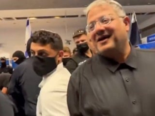 İsrail Güvenlik Bakanı, Sumud Filosu aktivistlerinin tutulduğu hapishaneye gidip hakaret etti