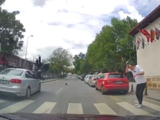 Ankara'da yaya geçidinde korkutan kaza