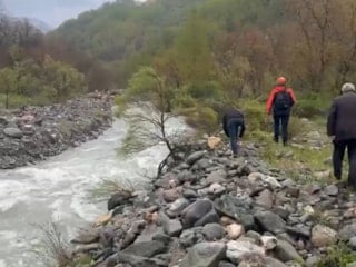 Muş'ta köprüden düşen kadın akıntıya kapıldı