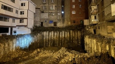 Hakkari'de 6 bina çökme riski nedeniyle boşaltıldı