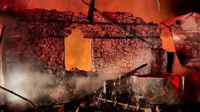 Antalya'da yangın çıkan ev kullanılamaz hale geldi
