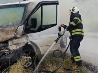 Hatay'da pikap alevlere teslim oldu