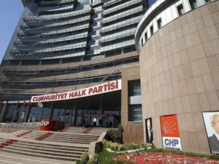 Özgür Özel'den ilk hamle: Ankara İl Örgütü'nü Genel Merkez'e çağırdı