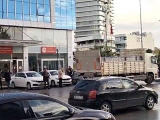 Mutlak butlan kararının ardından CHP Genel Merkezi önüne polis bariyerleri getirildi