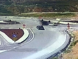 Aksaray'da kavşakta otomobiller çarpıştı: 1 ölü 2 yaralı